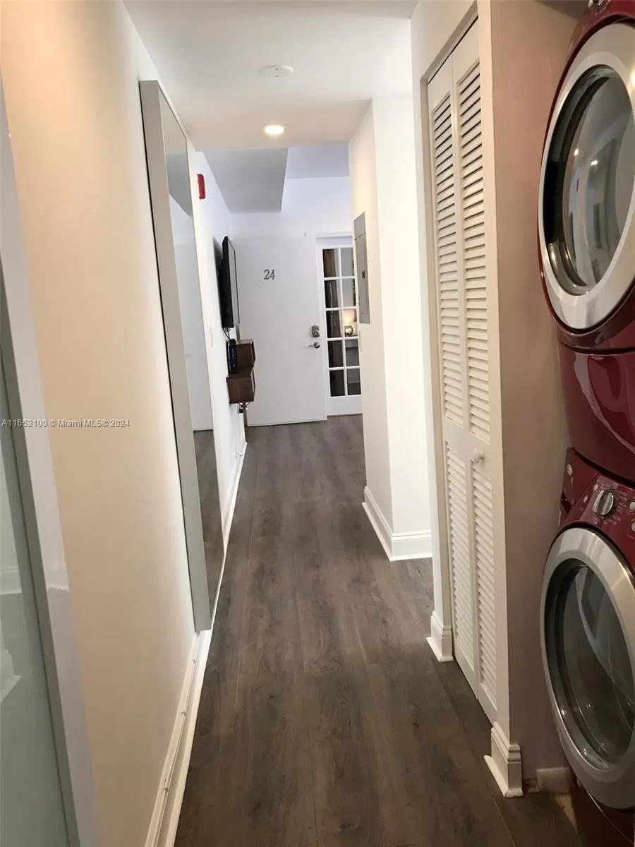 2615 Collins Ave #24 Miami Beach, FL 33140