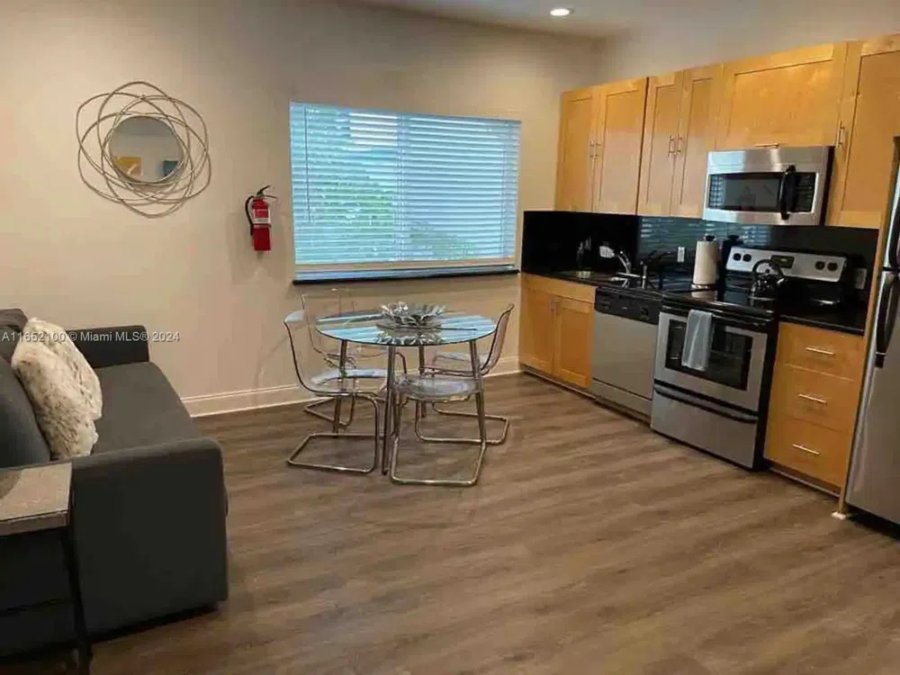 2615 Collins Ave #24 Miami Beach, FL 33140