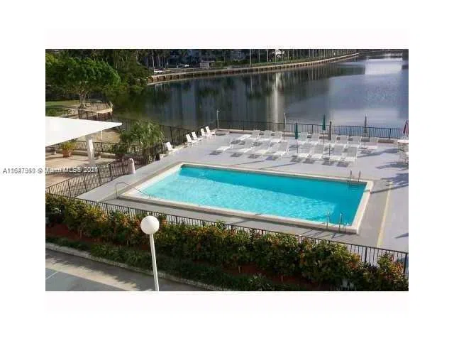 2750 NE 183rd St #707 Aventura, FL 33160