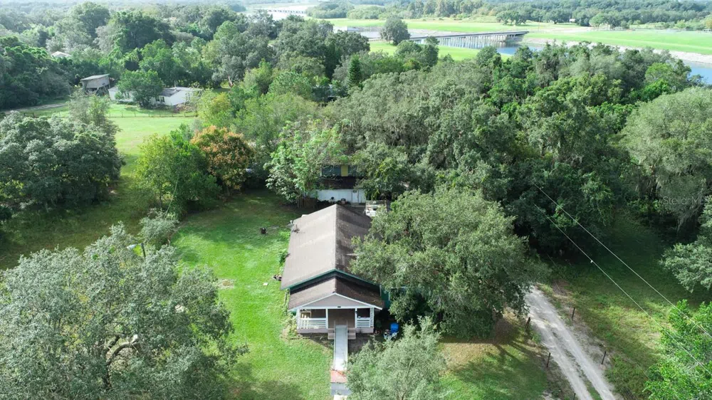 9358 HARNEY ROAD Thonotosassa, FL 33592
