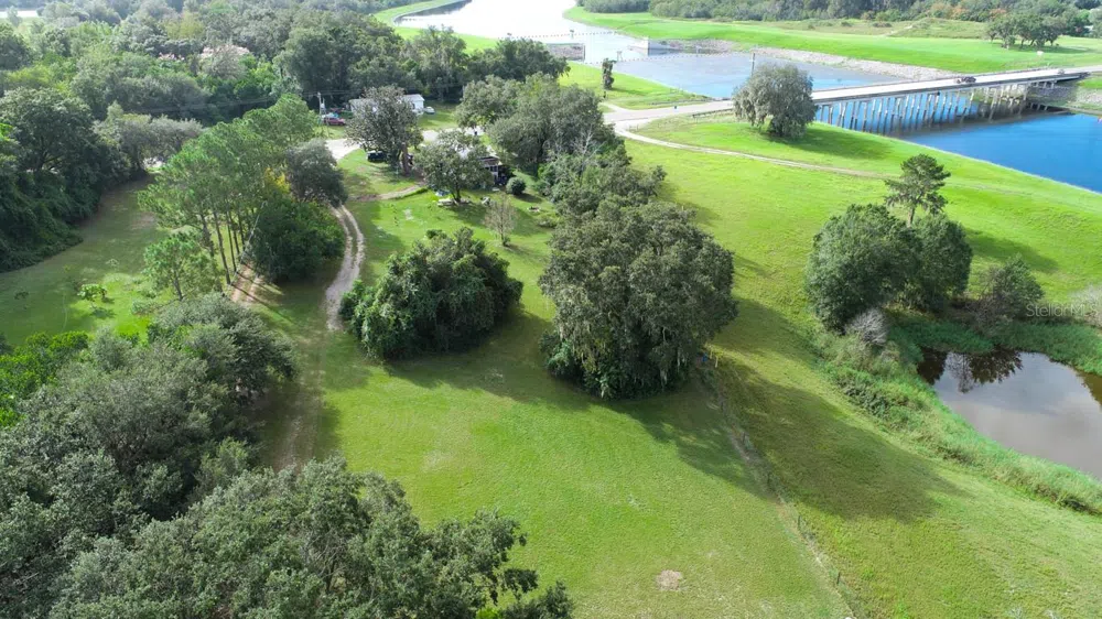9358 HARNEY ROAD Thonotosassa, FL 33592