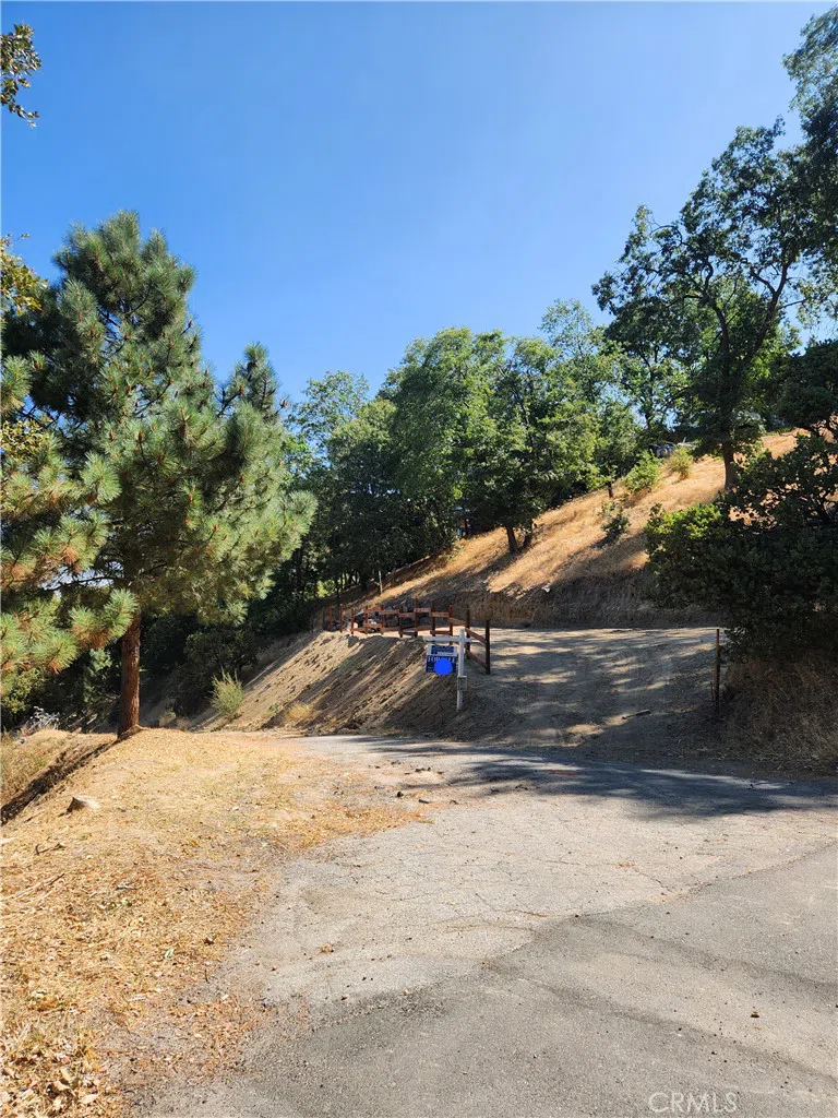 1563 Rock Ridge Drive Lake Arrowhead, CA 92352