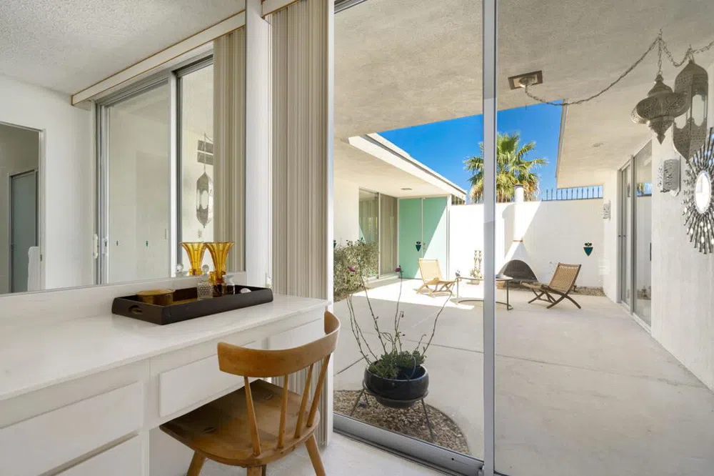 157 Desert Lakes Drive Palm Springs, CA 92264