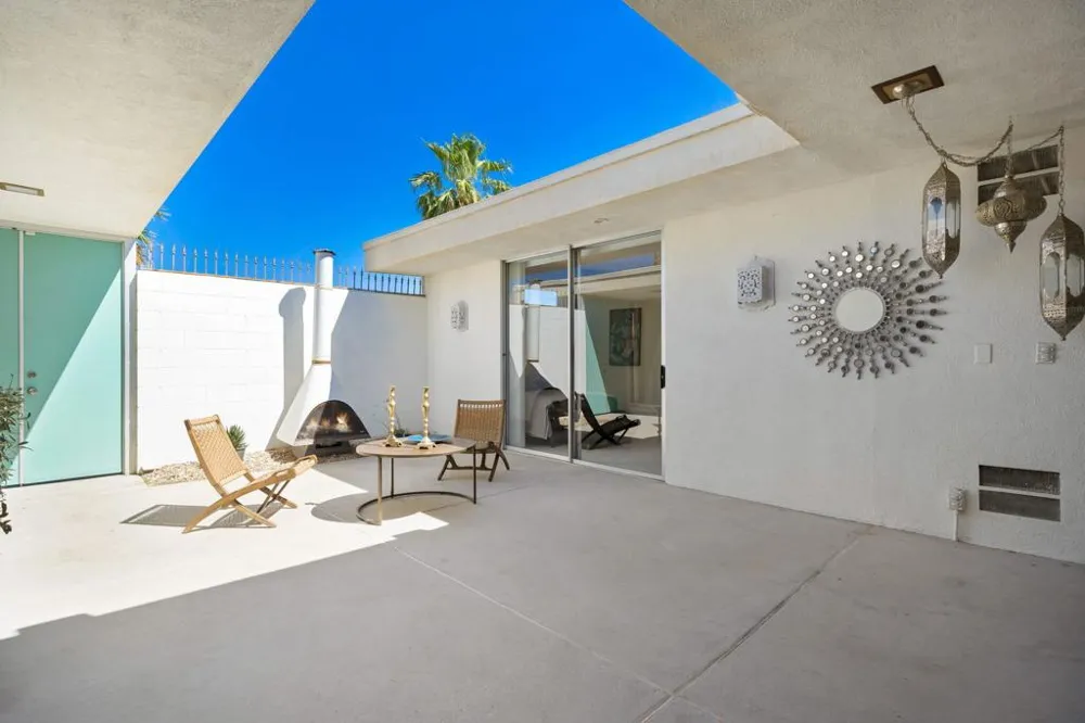 157 Desert Lakes Drive Palm Springs, CA 92264