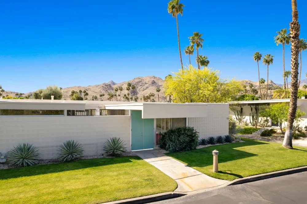 157 Desert Lakes Drive Palm Springs, CA 92264