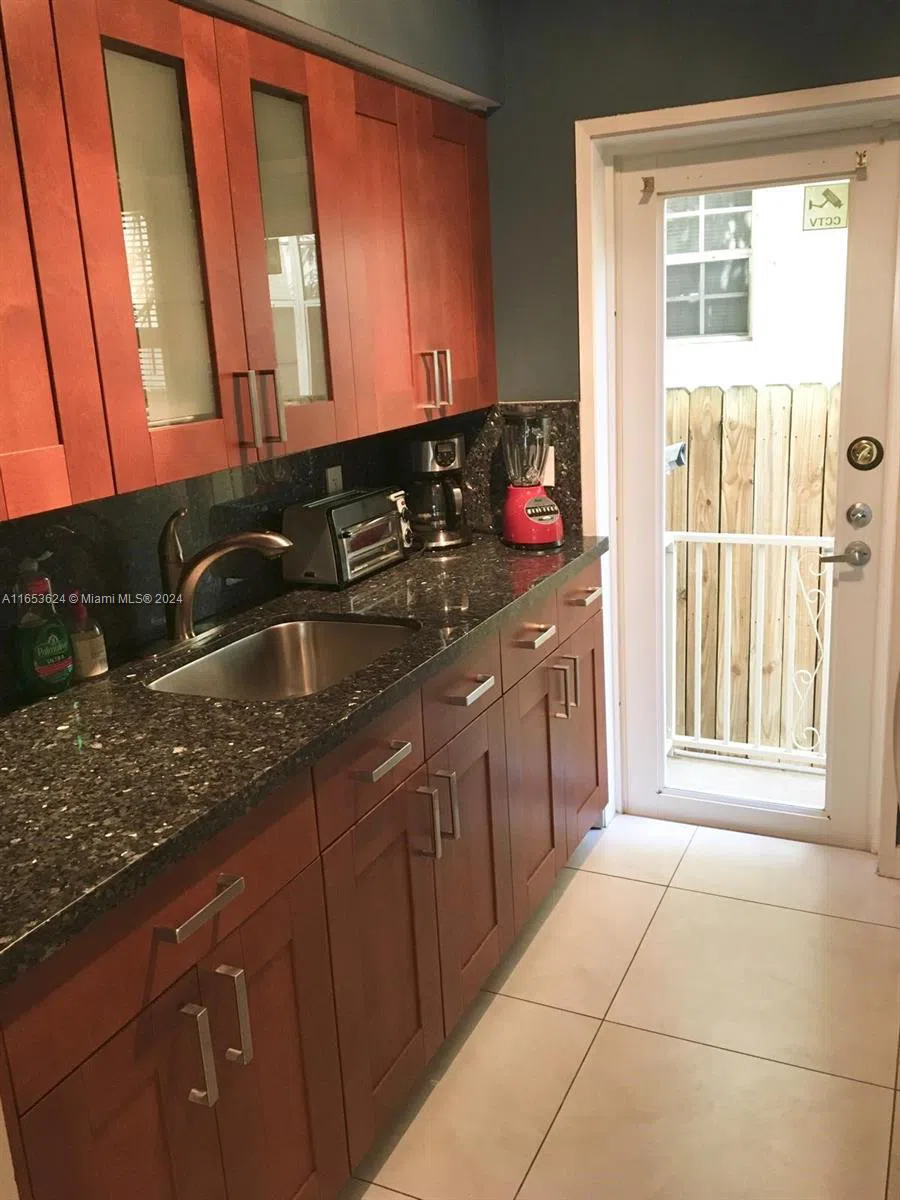 1228 Pennsylvania Ave #2 Miami Beach, FL 33139