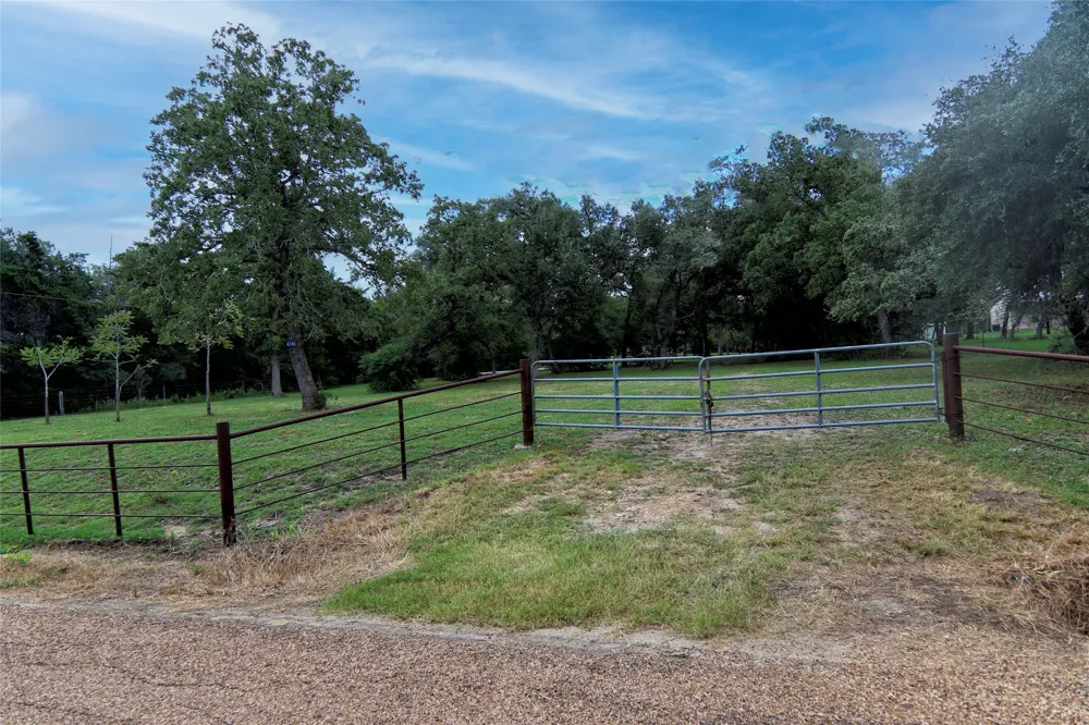 4744 Freyburg Hall Road Schulenburg, TX 78956