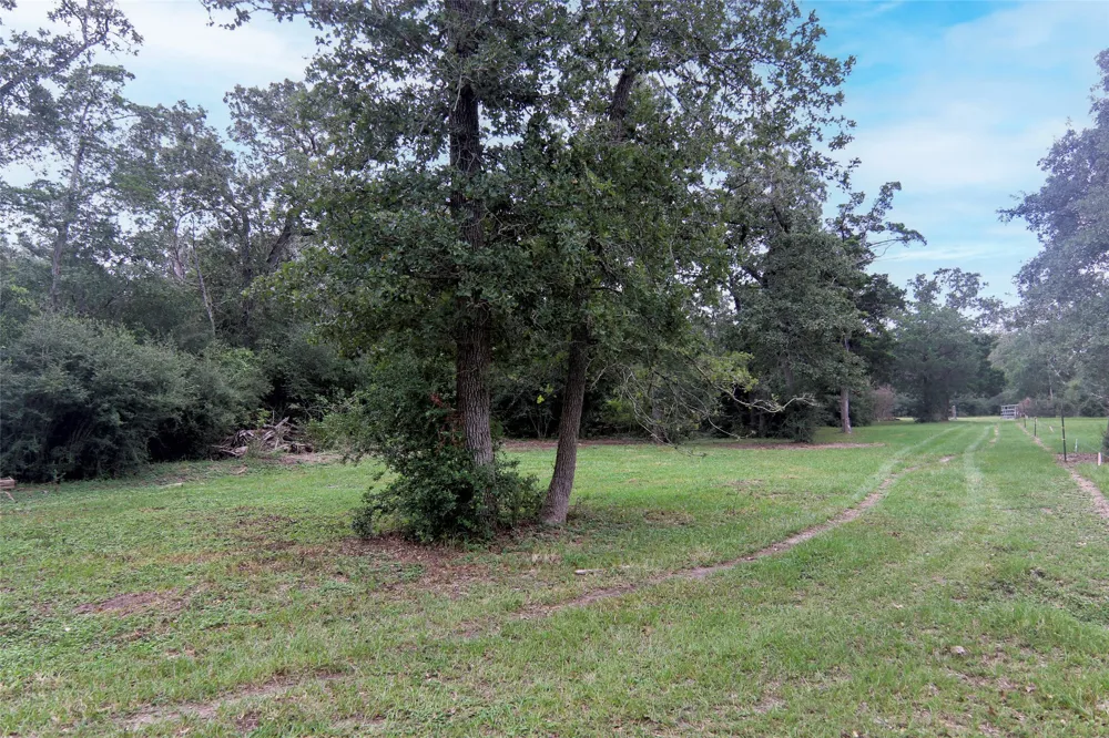 4744 Freyburg Hall Road Schulenburg, TX 78956