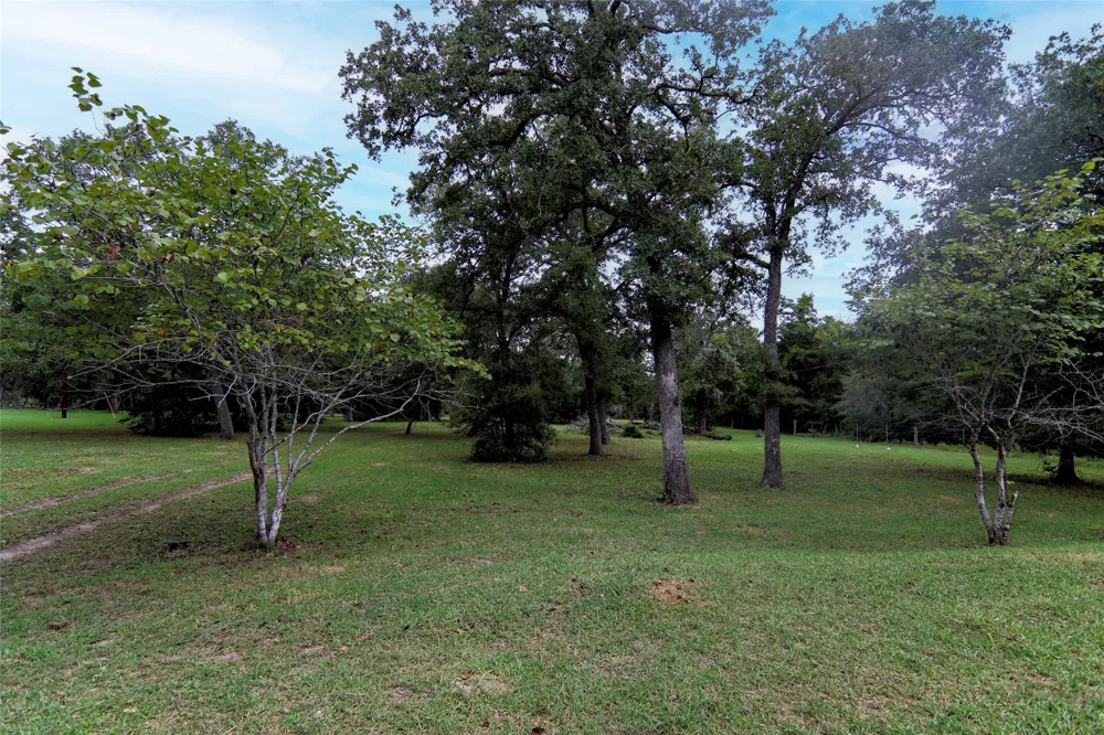 4744 Freyburg Hall Road Schulenburg, TX 78956