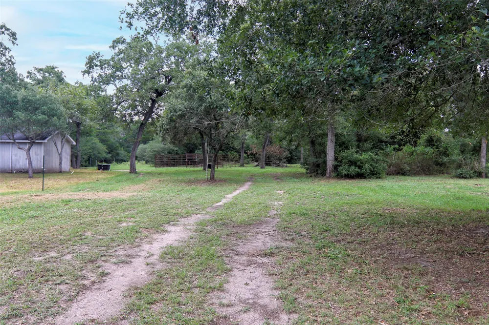 4744 Freyburg Hall Road Schulenburg, TX 78956