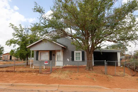 702 N Ave O