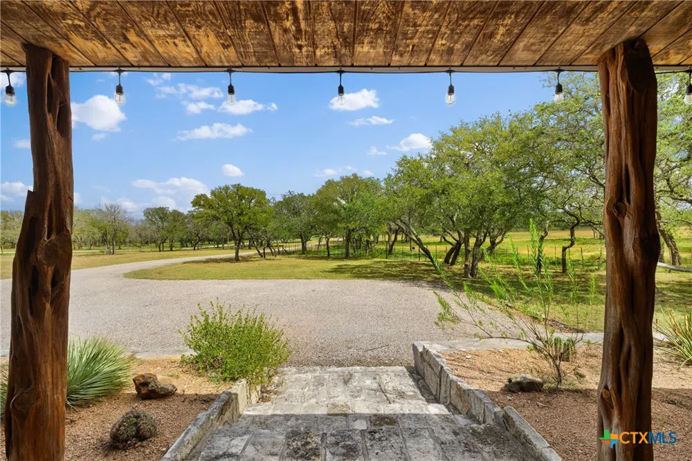 2631 N US Highway 281 Johnson City, TX 78636