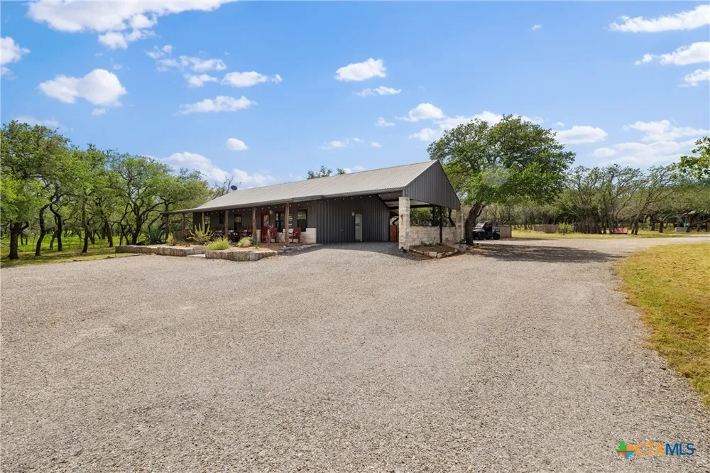 2631 N US Highway 281 Johnson City, TX 78636