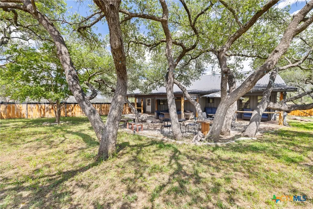 2631 N US Highway 281 Johnson City, TX 78636