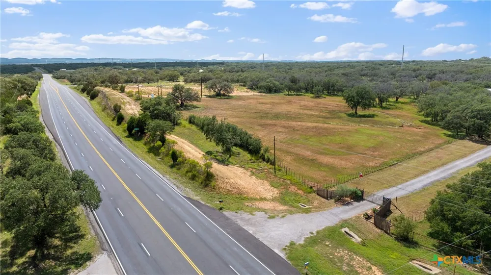 2631 N US Highway 281 Johnson City, TX 78636