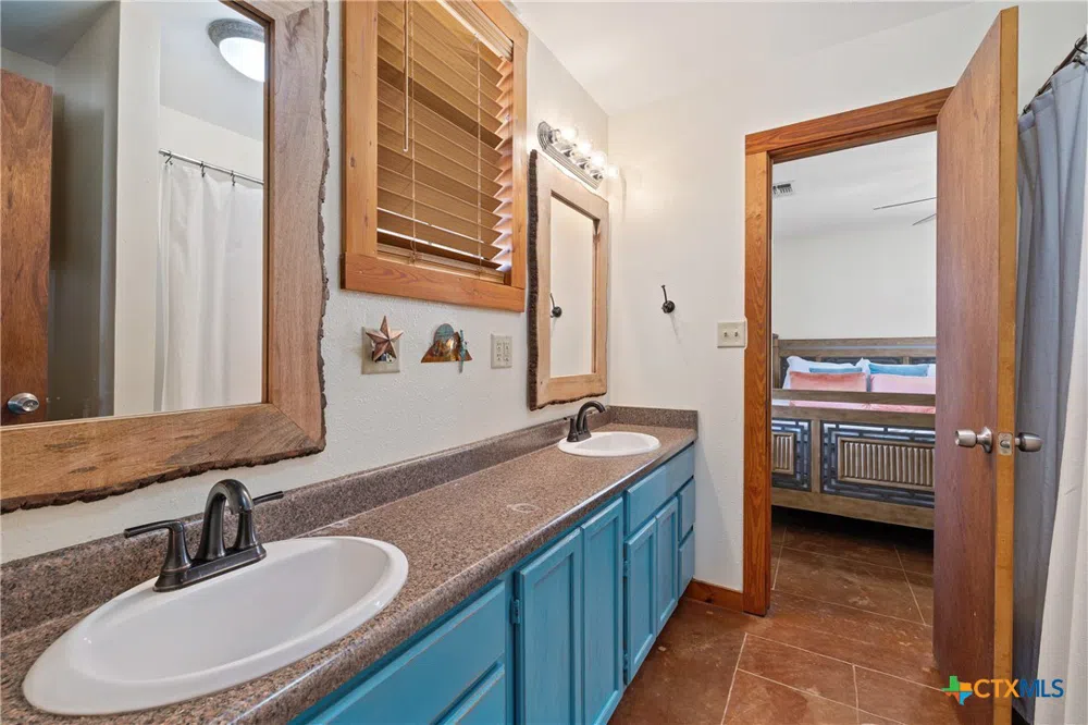 2631 N US Highway 281 Johnson City, TX 78636