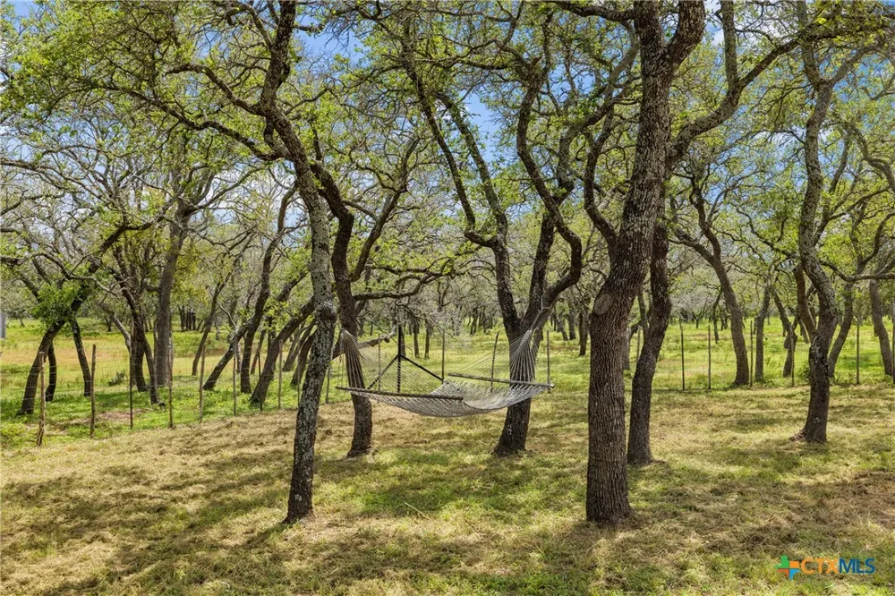 2631 N US Highway 281 Johnson City, TX 78636