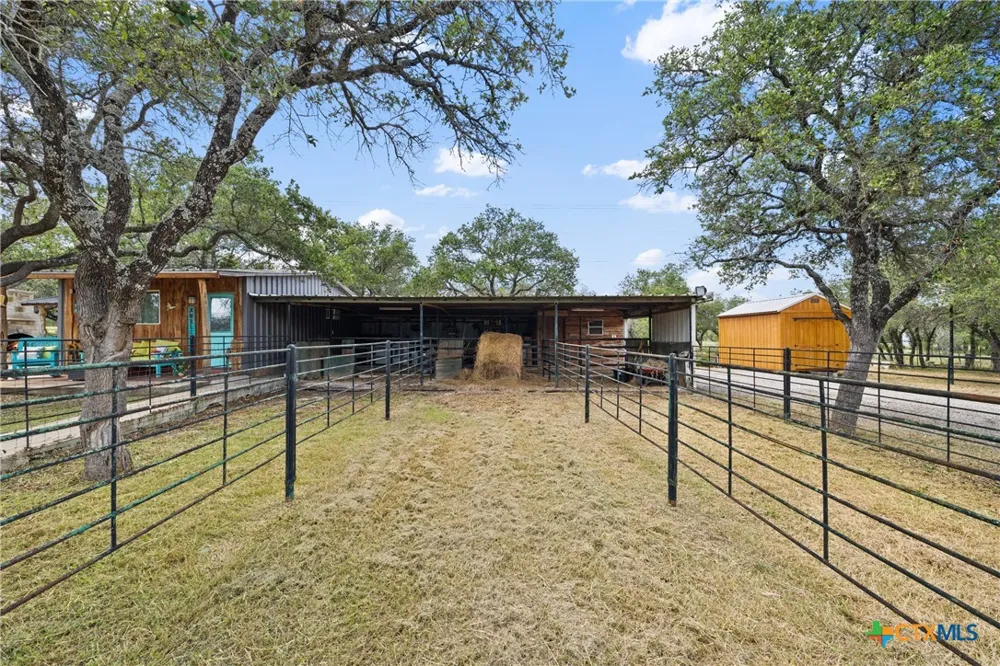 2631 N US Highway 281 Johnson City, TX 78636