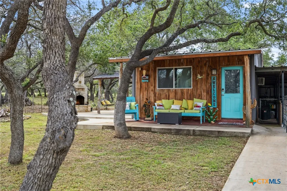 2631 N US Highway 281 Johnson City, TX 78636