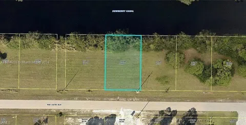 3901 NW 44