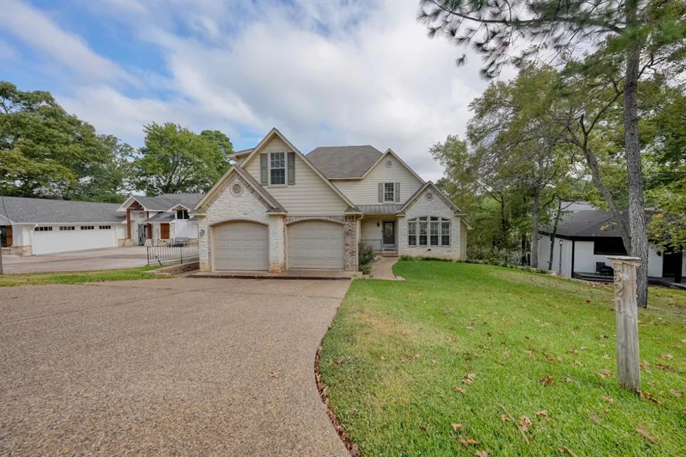 521 Hideaway Lane Central