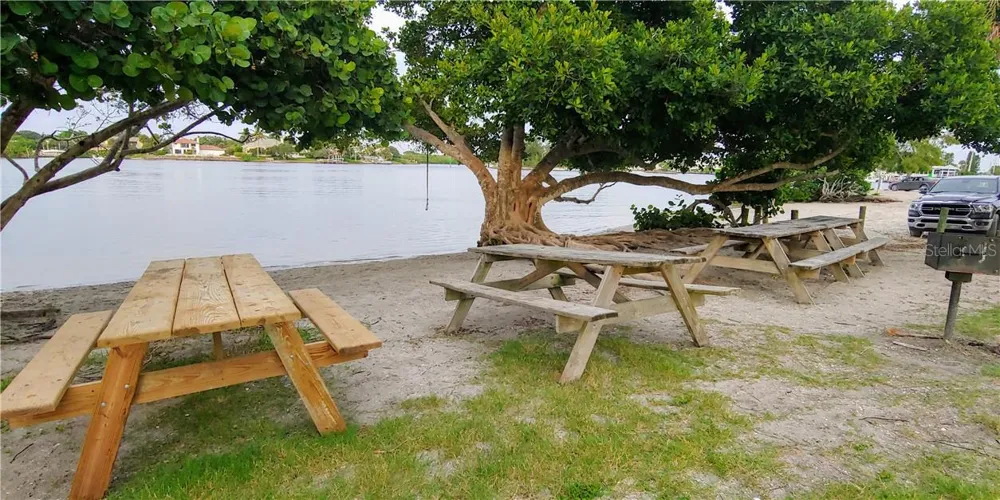 309 SHORE T ROAD Nokomis, FL 34275
