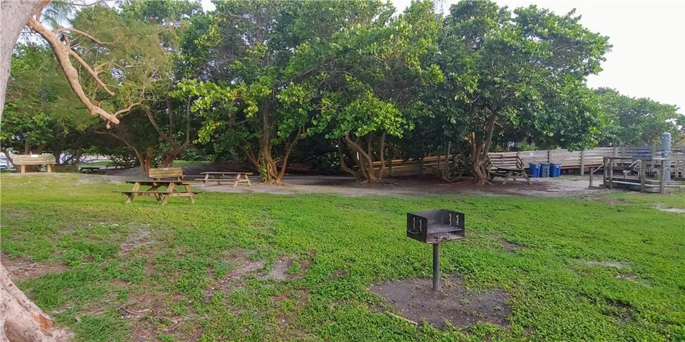 309 SHORE T ROAD Nokomis, FL 34275