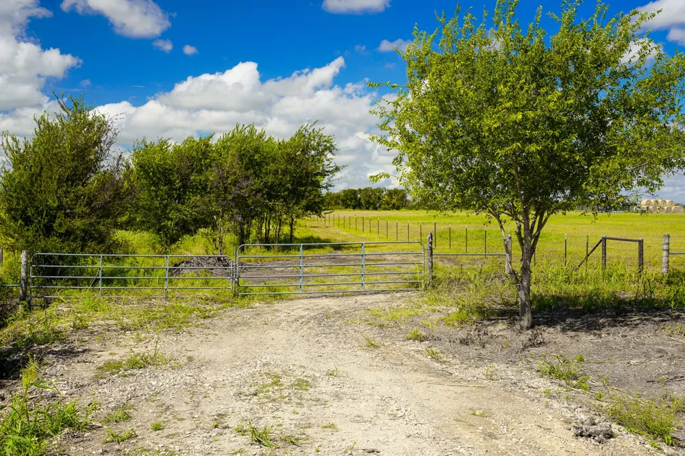 470 Center Coupland, TX 78615
