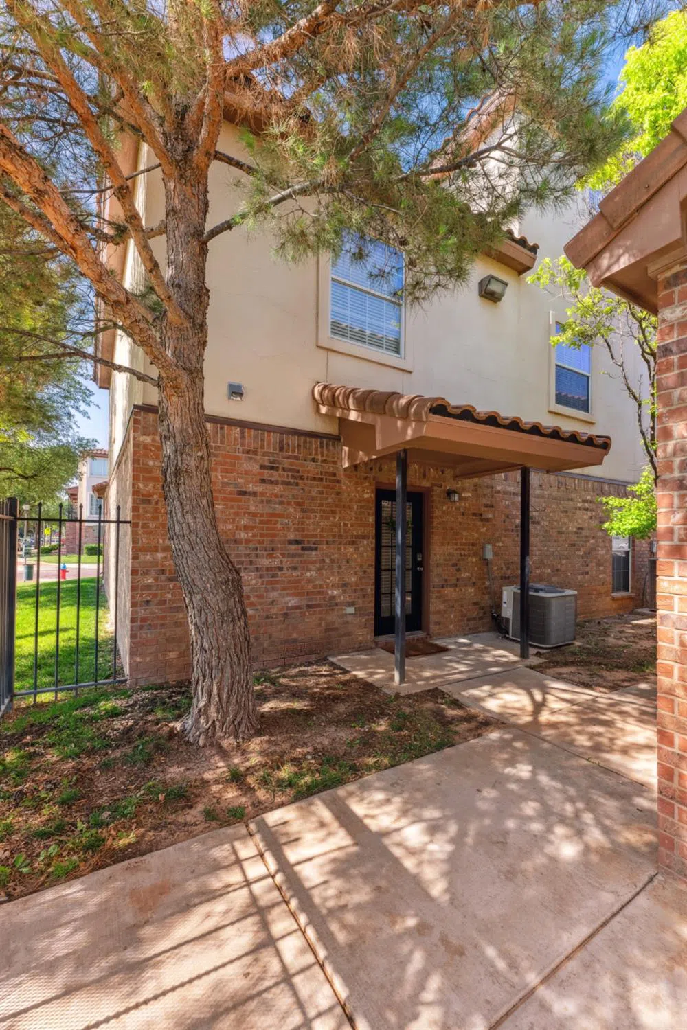 2104 Main Street Lubbock, TX 79401