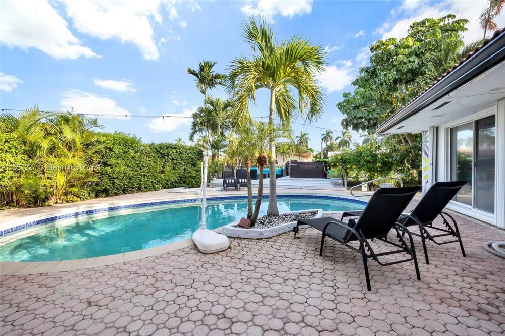 5830 NE 14th Rd Fort Lauderdale, FL 33334