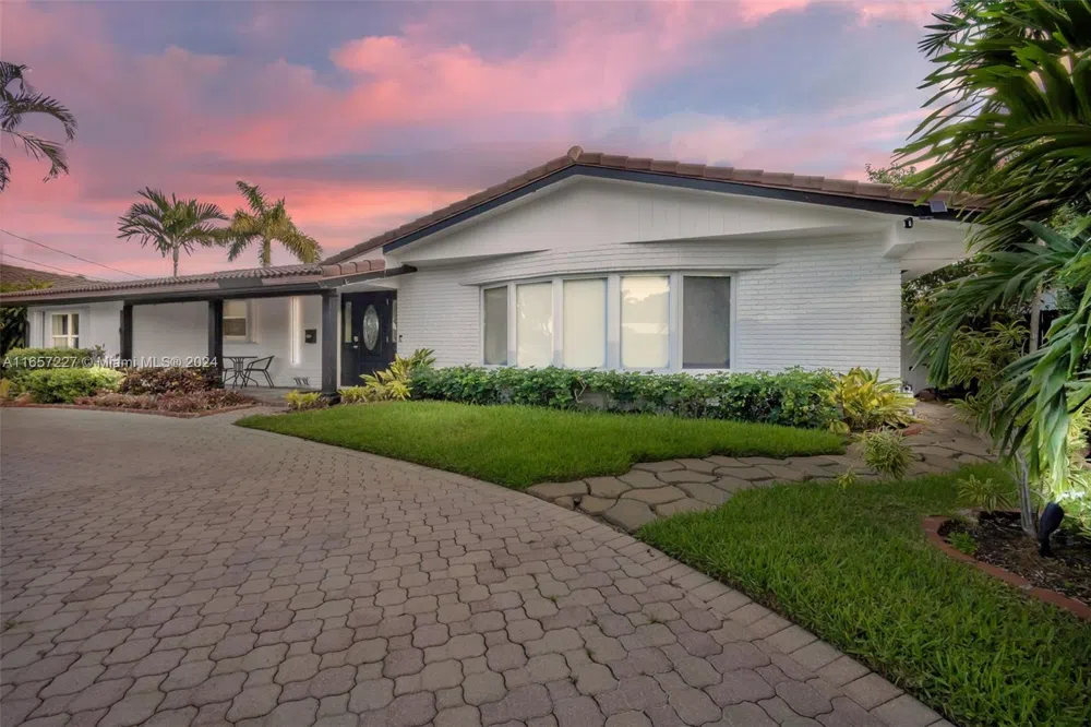 5830 NE 14th Rd Fort Lauderdale, FL 33334