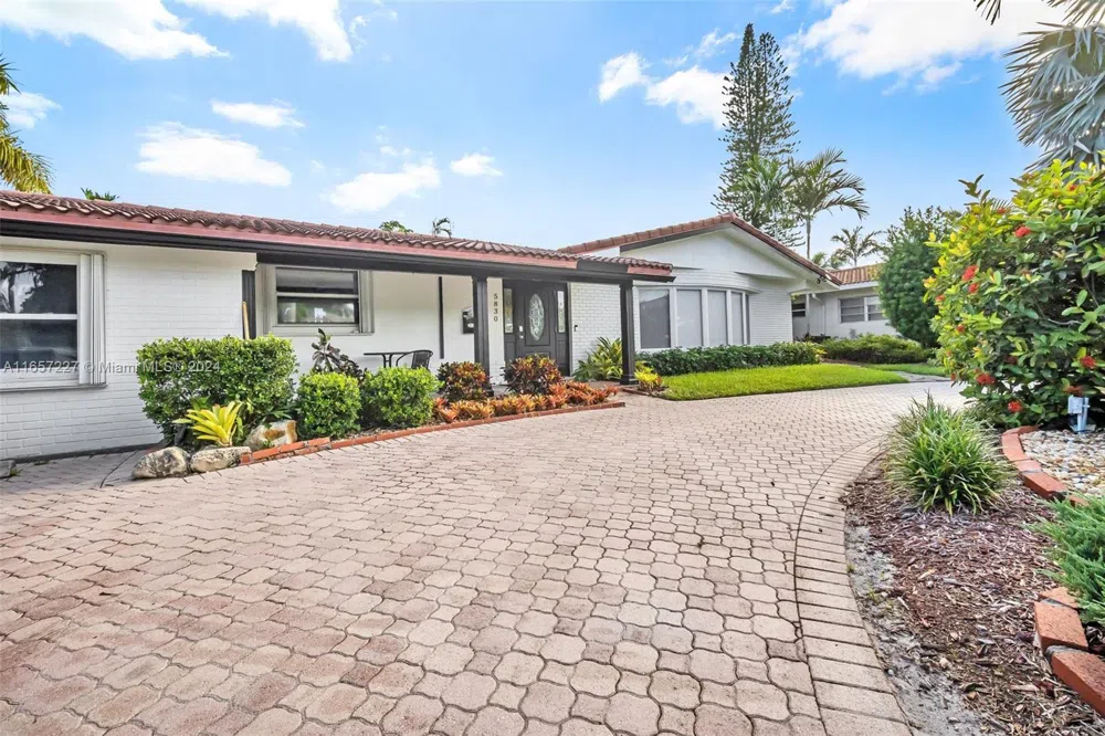 5830 NE 14th Rd Fort Lauderdale, FL 33334