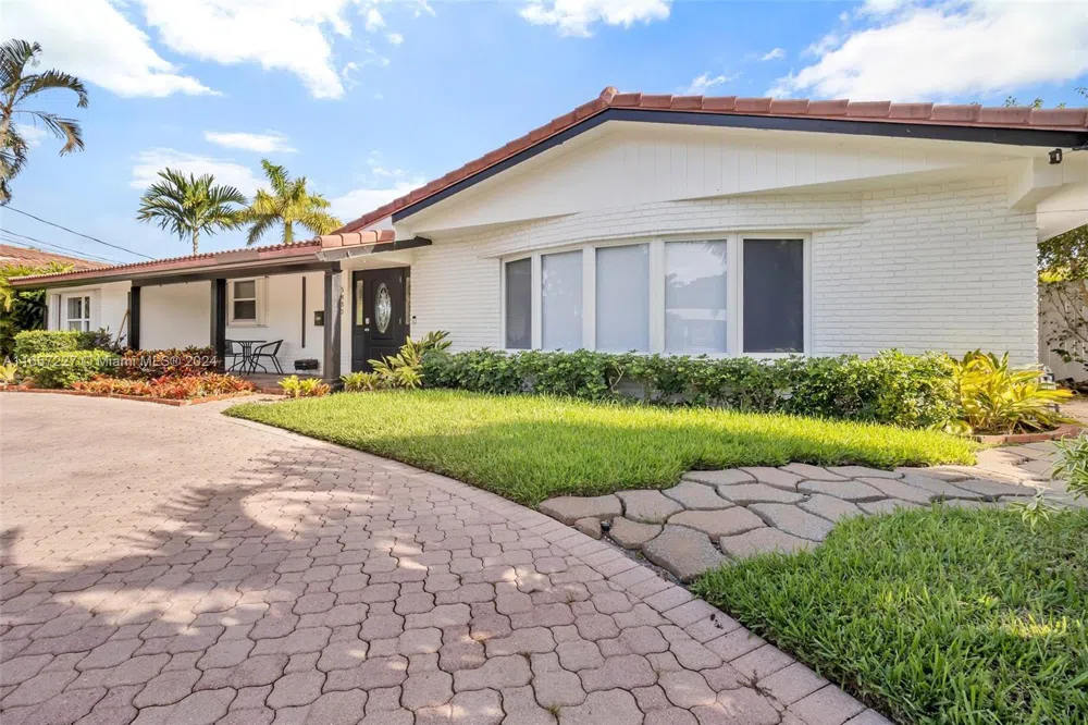5830 NE 14th Rd Fort Lauderdale, FL 33334
