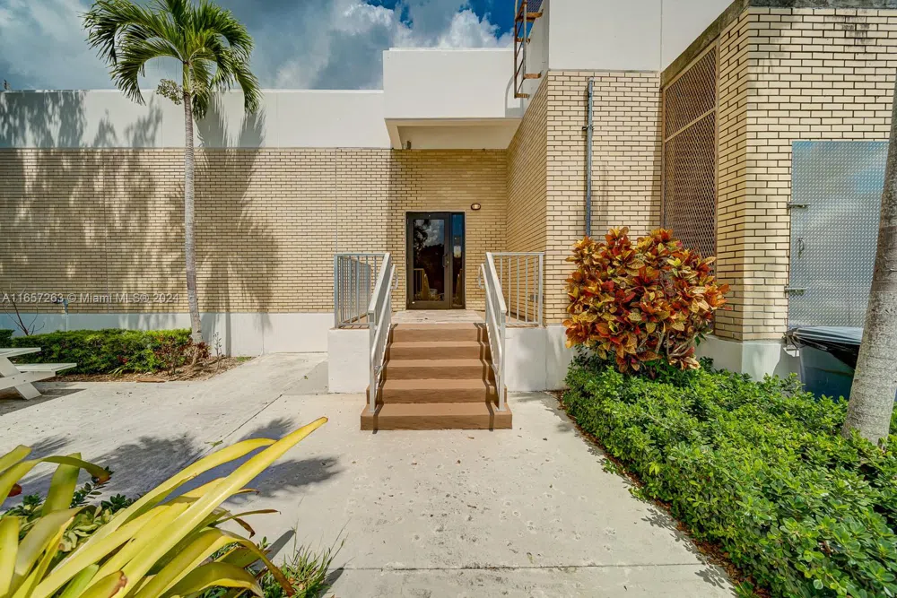8950 SW 152nd St Suite Q Palmetto Bay, FL 33157