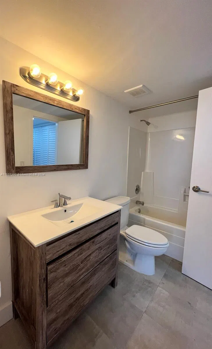 13499 Biscayne Blvd #1405 North Miami, FL 33181