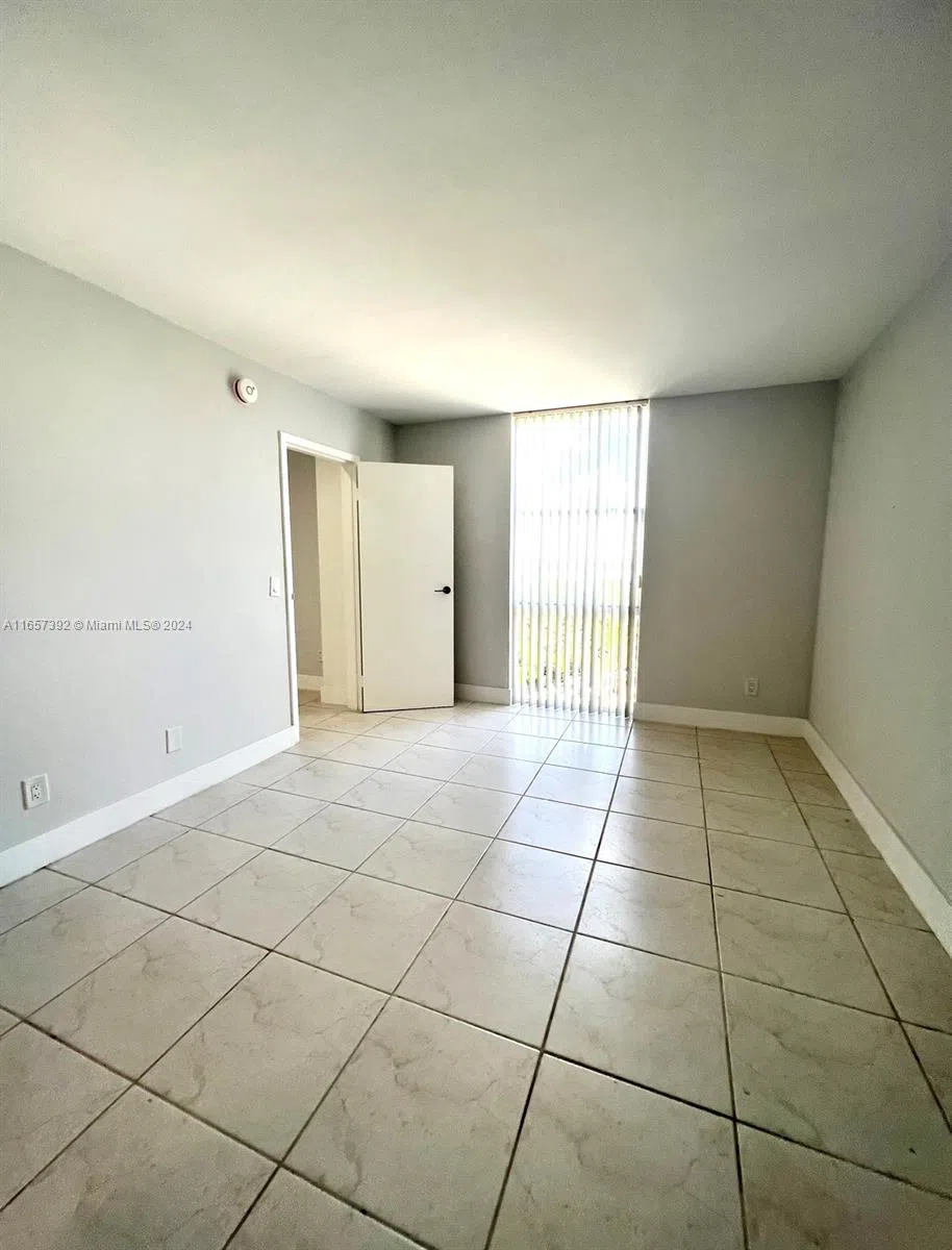 13499 Biscayne Blvd #1405 North Miami, FL 33181