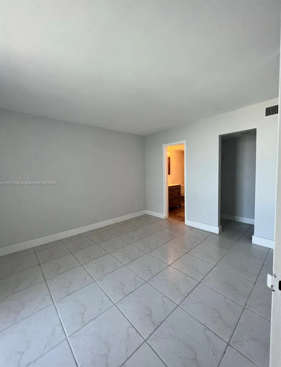 13499 Biscayne Blvd #1405 North Miami, FL 33181