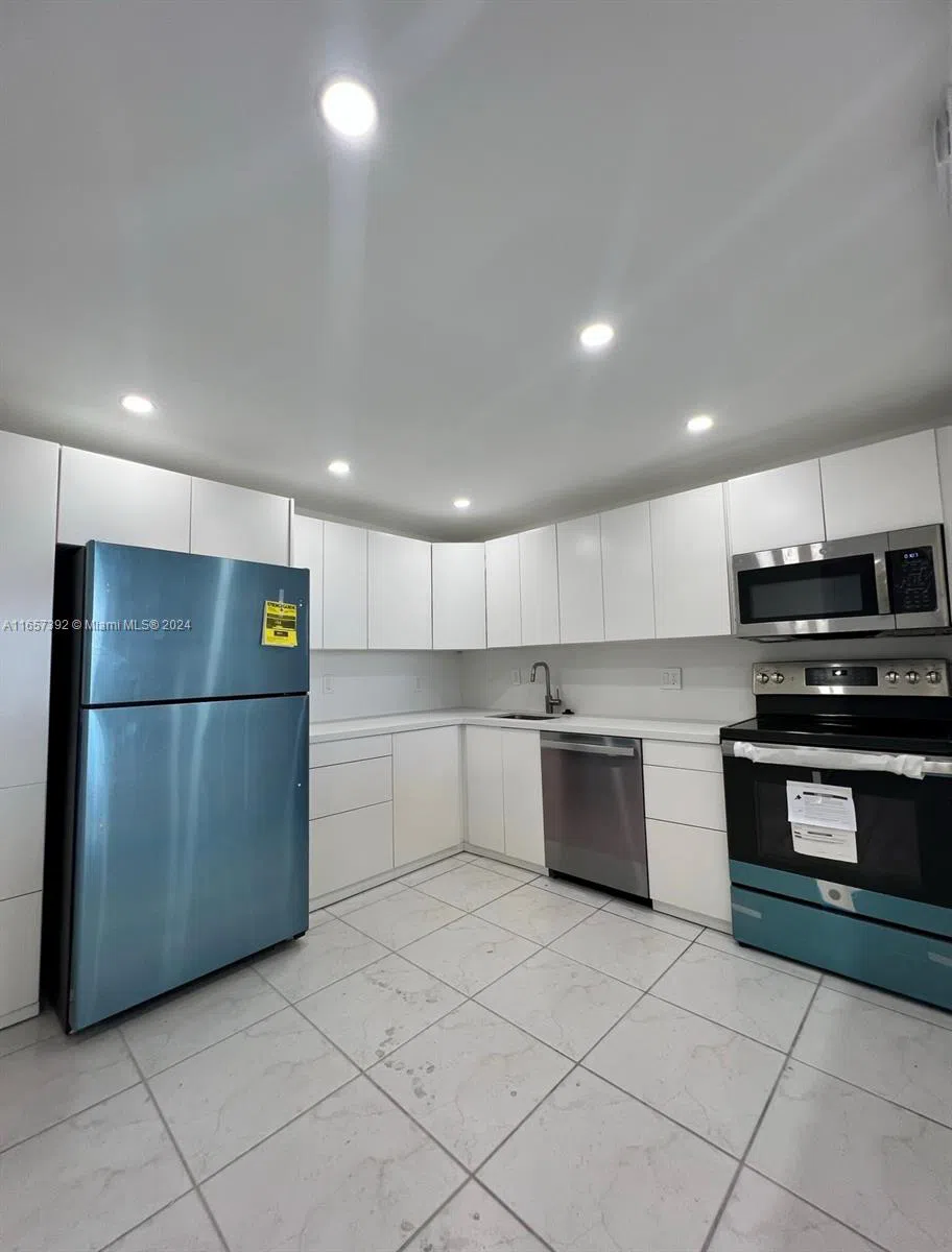 13499 Biscayne Blvd #1405 North Miami, FL 33181