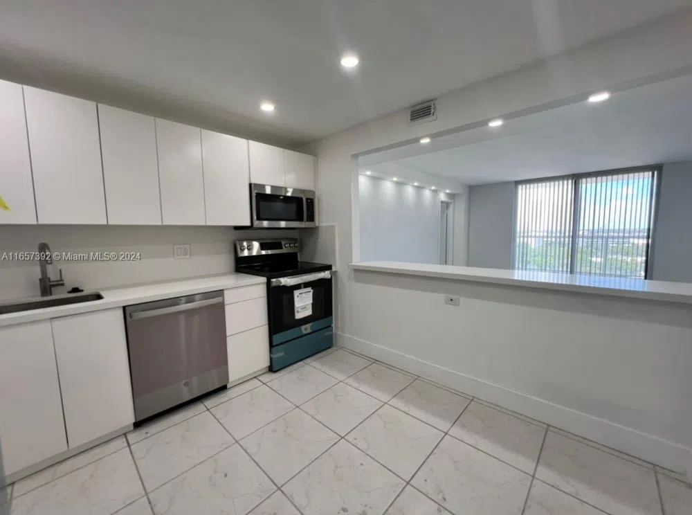 13499 Biscayne Blvd #1405 North Miami, FL 33181