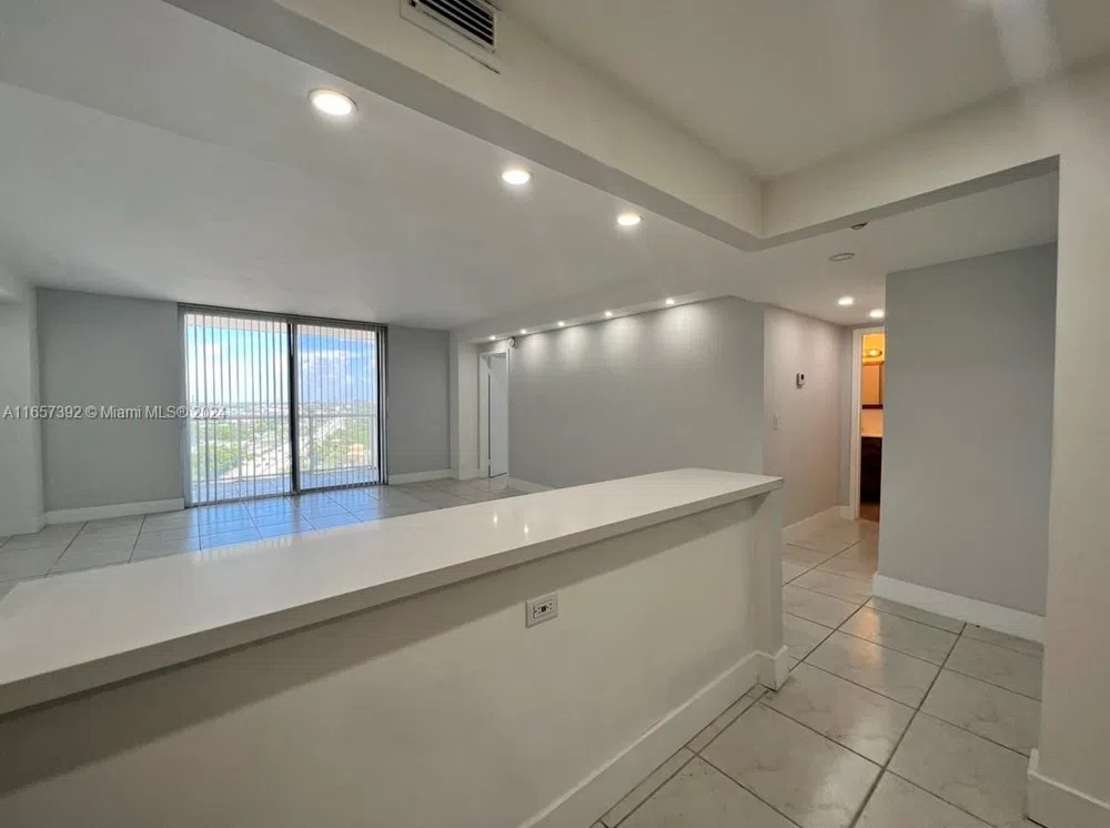 13499 Biscayne Blvd #1405 North Miami, FL 33181