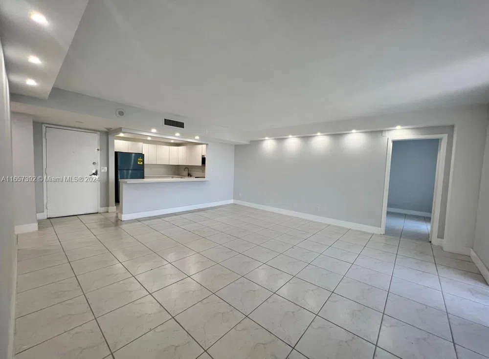 13499 Biscayne Blvd #1405 North Miami, FL 33181