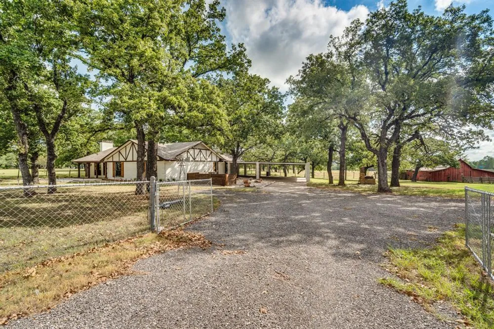 3754 Ft Graham Road West, TX 76691