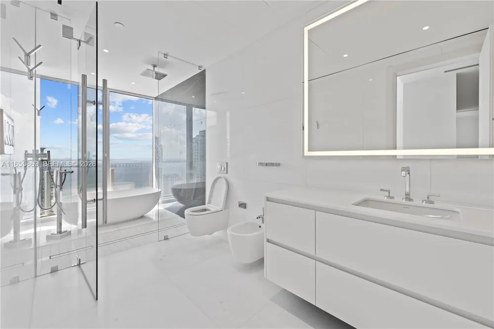 300 Biscayne Blvd Way #3201 Miami, FL 33131