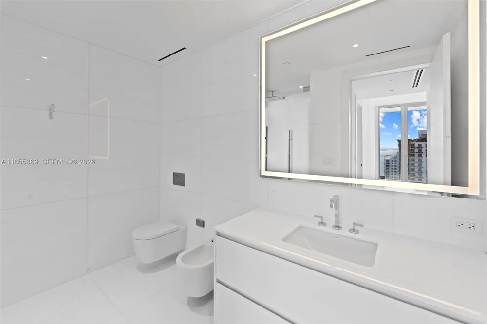 300 Biscayne Blvd Way #3201 Miami, FL 33131