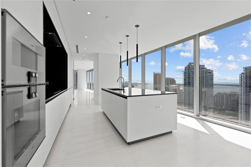 300 Biscayne Blvd Way #3201 Miami, FL 33131