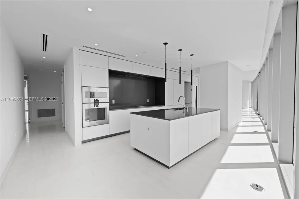 300 Biscayne Blvd Way #3201 Miami, FL 33131