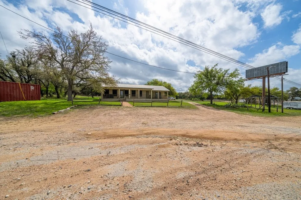 12102 Us Highway 281 Round Mountain, TX 78663