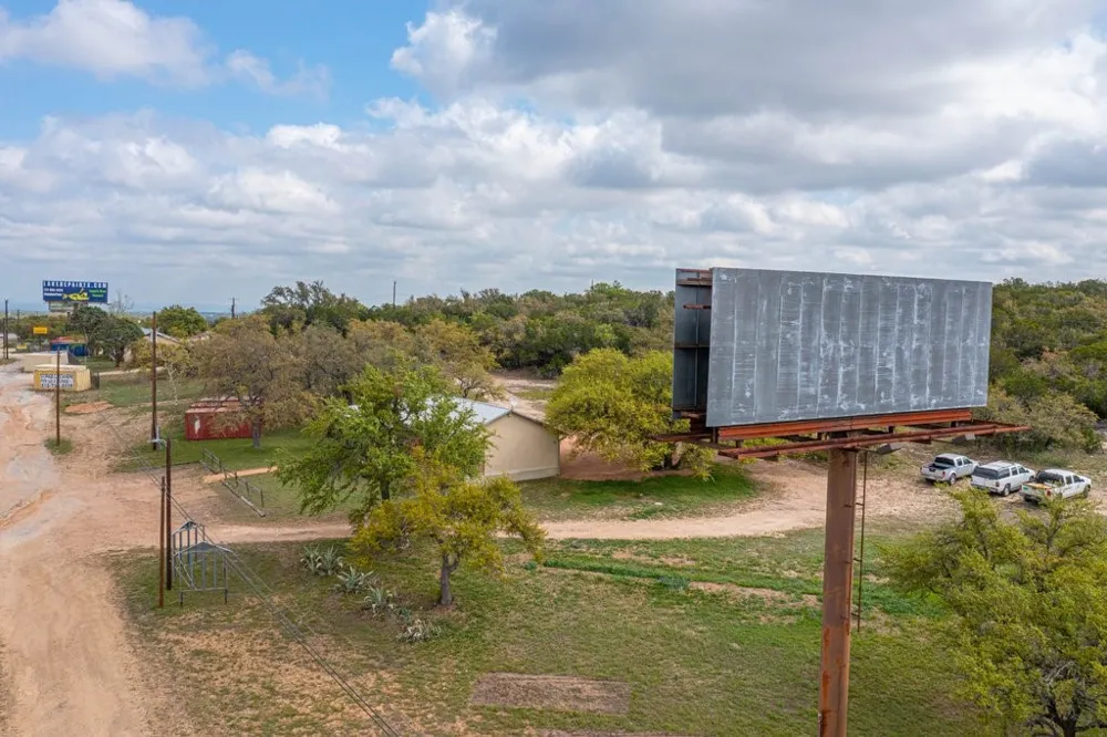 12102 Us Highway 281 Round Mountain, TX 78663
