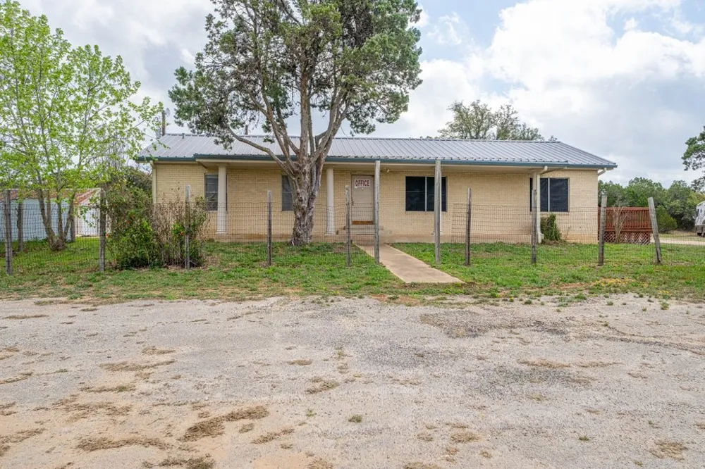 12102 Us Highway 281 Round Mountain, TX 78663