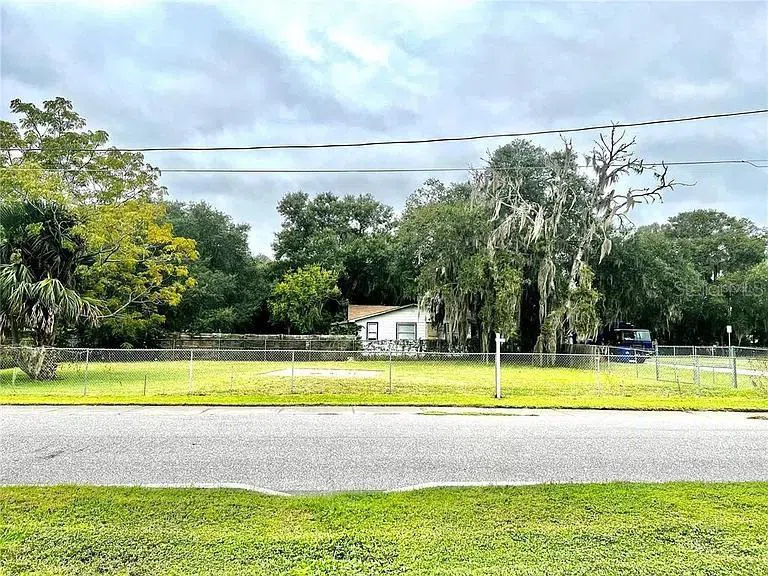 W RUBY STREET Tavares, FL 32778